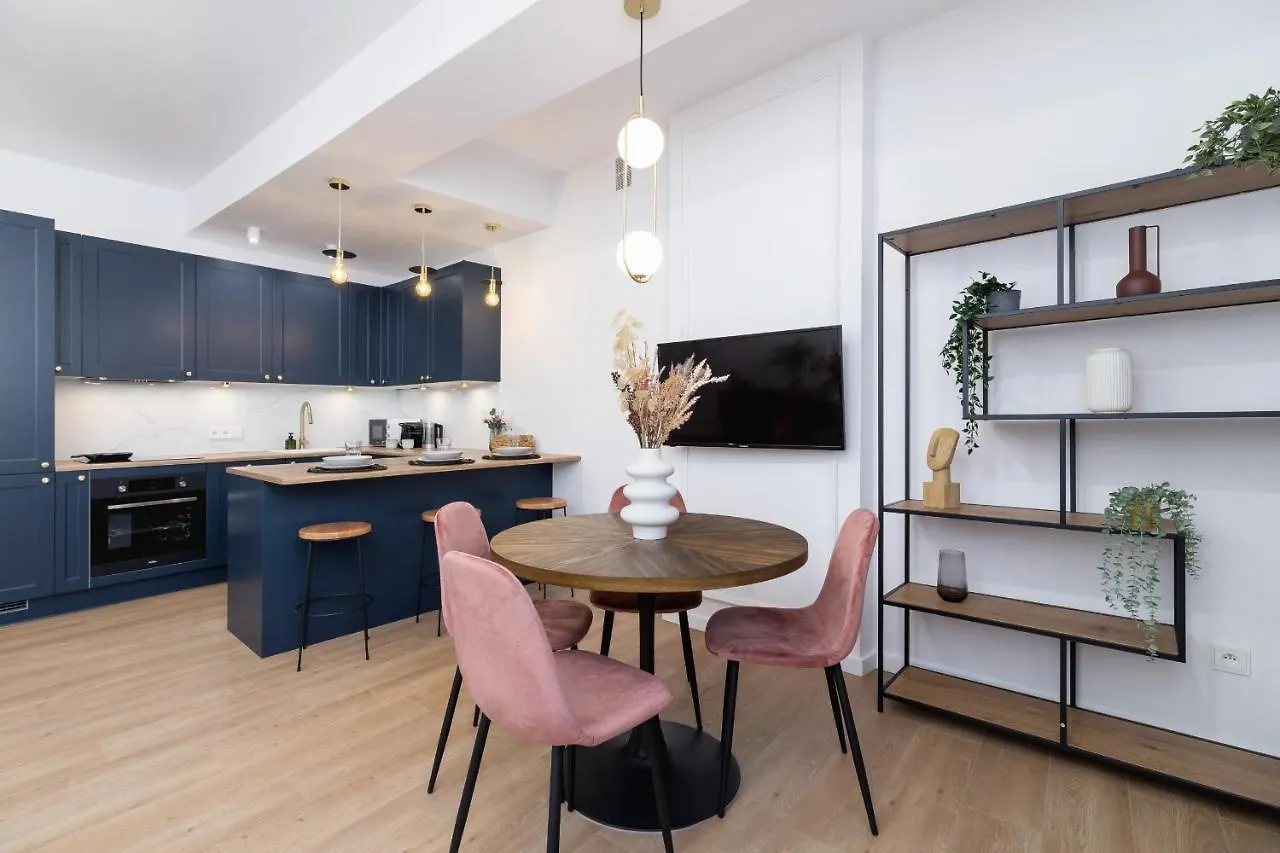 Old Town Dluga 48 Family Apartment By Noclegi Renters Krakow