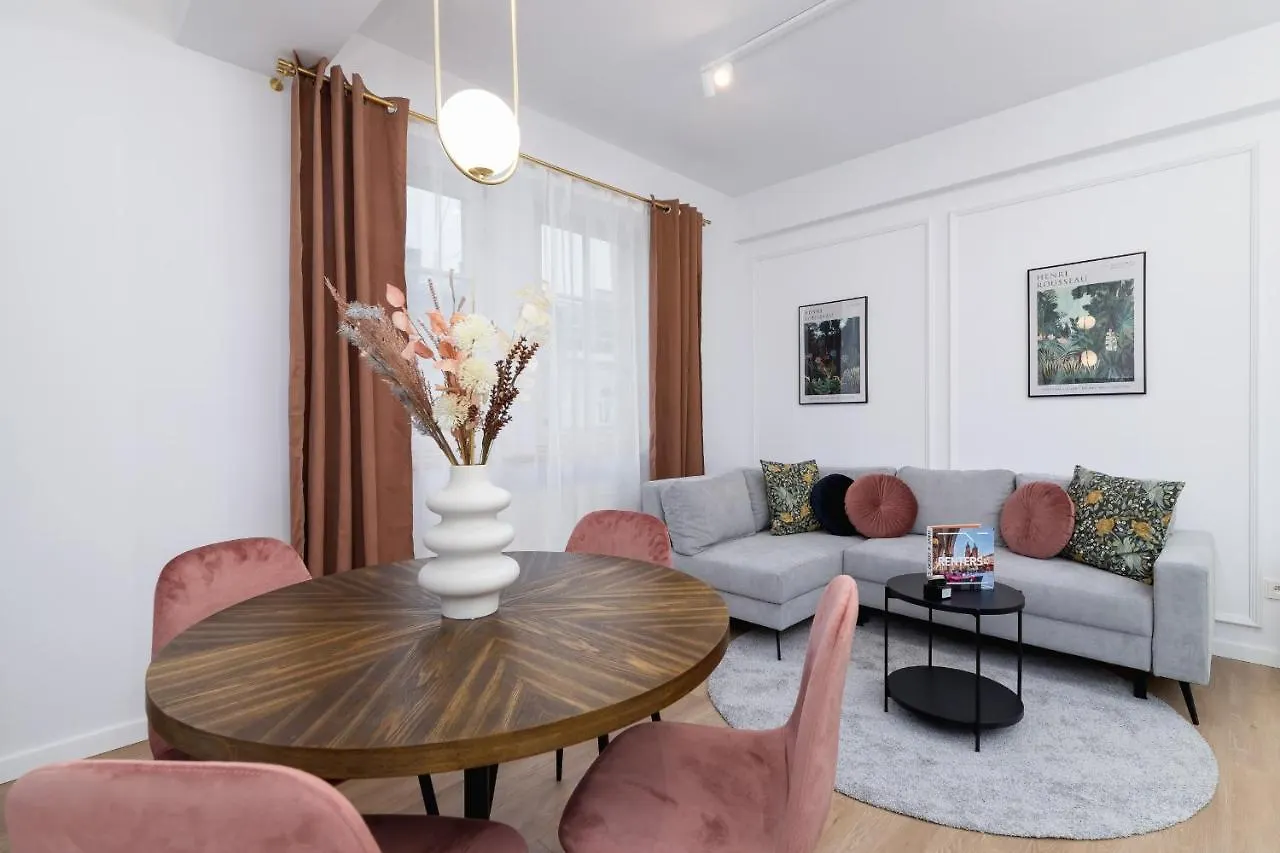 Old Town Dluga 48 Family Apartment By Noclegi Renters Krakow